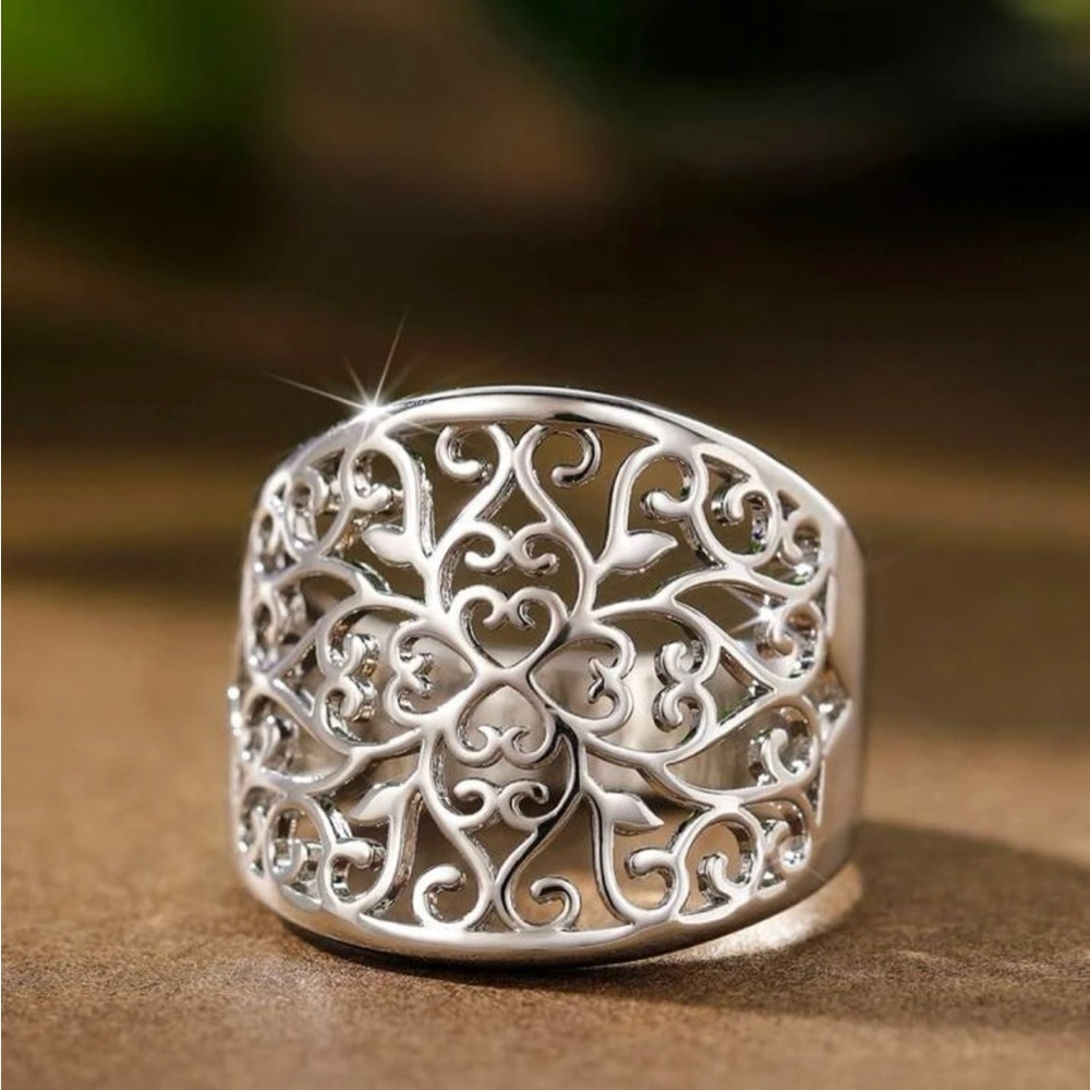 Hollow out ring, size 10